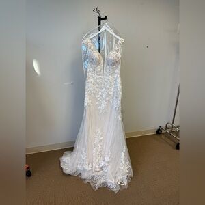 Elegant Ivory/Almond/Nude Lace Wedding Dress 19344